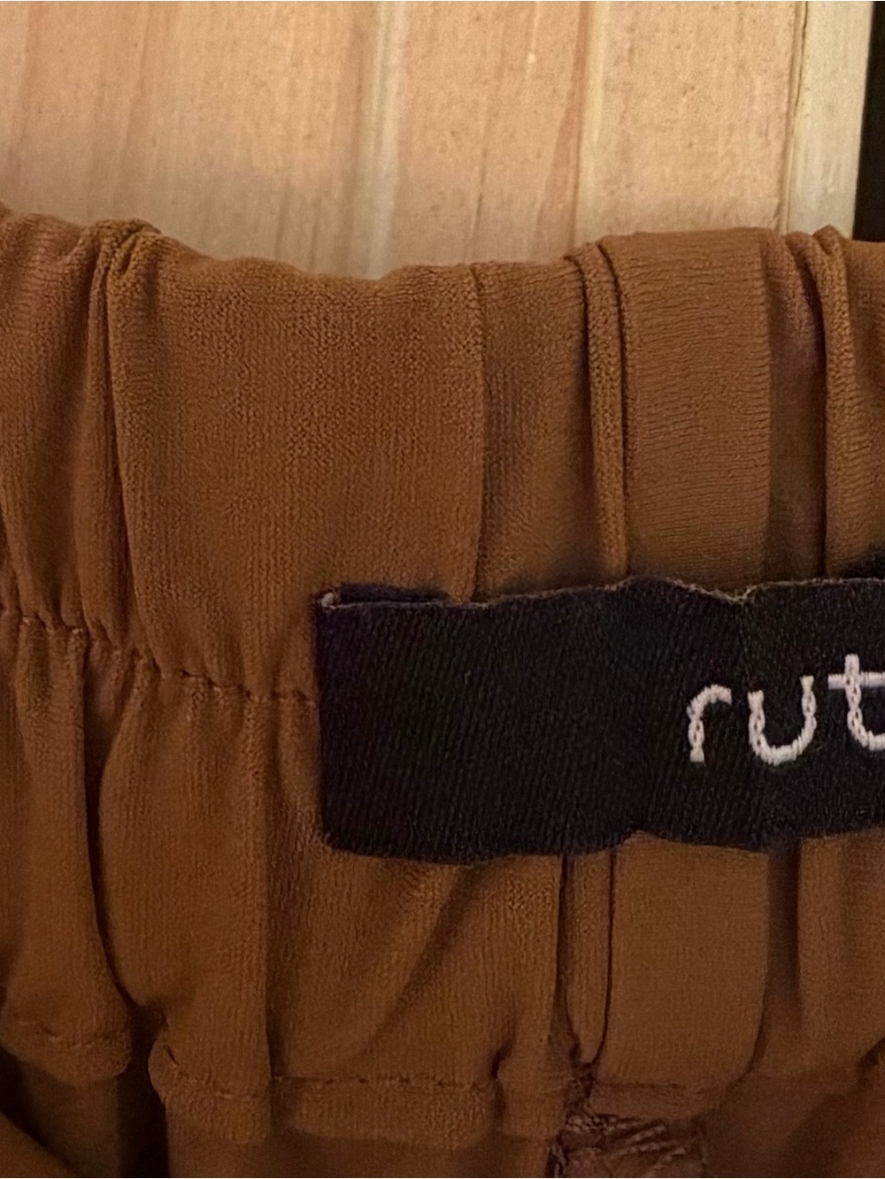 Ruti - Effortless Wide-Leg Trousers in Chestnut Brown - Picture 3 of 3